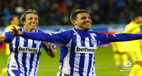 ألافيس يلاحق برشلونة بفوز قاتل على فياريال في الليجا